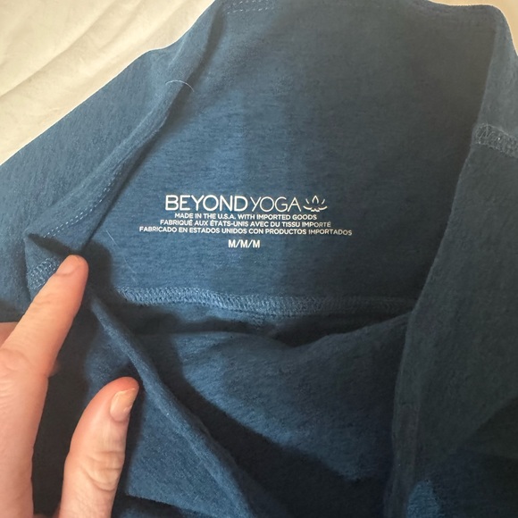 Women’s beyond yoga leggings - Picture 3 of 4